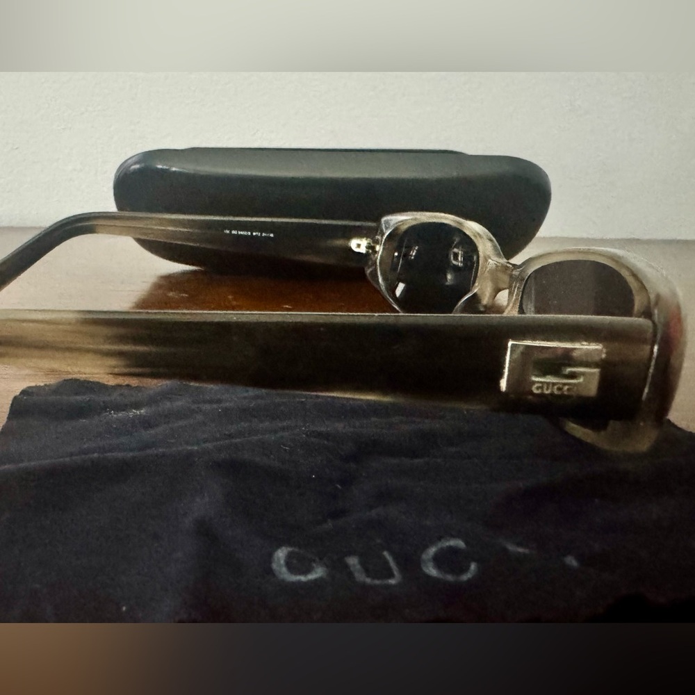Vintage Gucci rectangular sunglasses (late 90s, early 2000s). - Picture 5 of 6